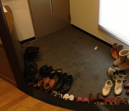 たくさん靴がある玄関っていいですよね。活気を感じます。