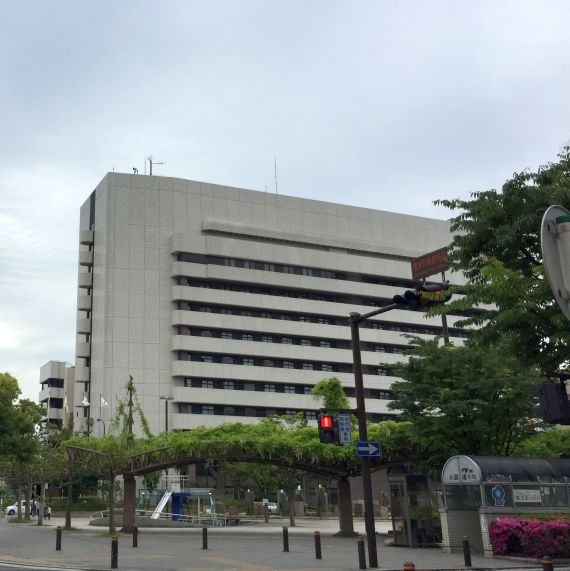 横須賀市役所の9~11階に「横須賀市議会」はあります