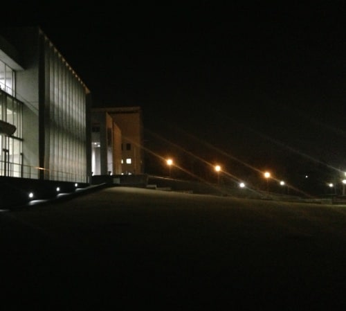 夜のキャンパス