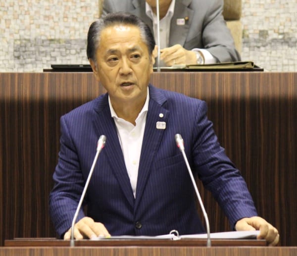 「誰も一人にさせないまち」こそ「横須賀復活の最終目標」と述べた上地市長、最高の所信表明でした！／2017年9月議会・本会議（その2）(目指すものは「誰も一人にさせないまち」)