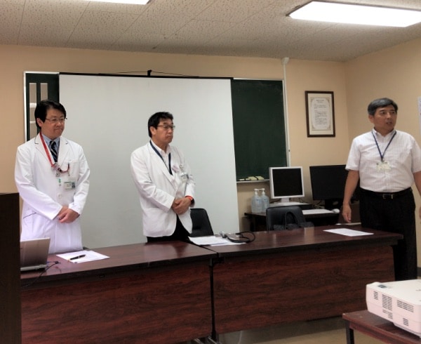 左から、宮本朋幸さん、管理者の沼田裕一さん、健康部長の内田さん