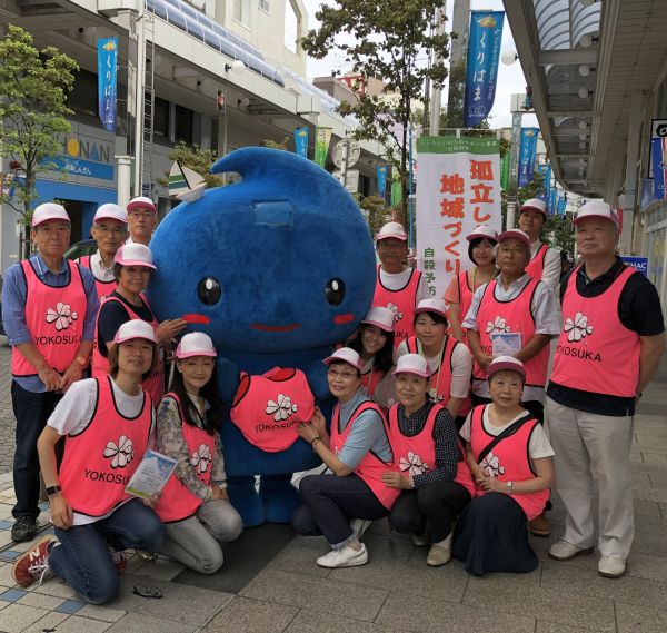 街頭キャンペーンを終えて、集合写真です