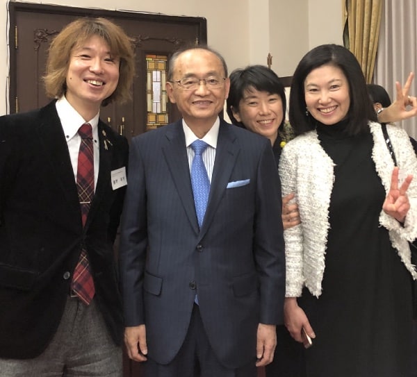 浅野史郎さんらと一緒に。