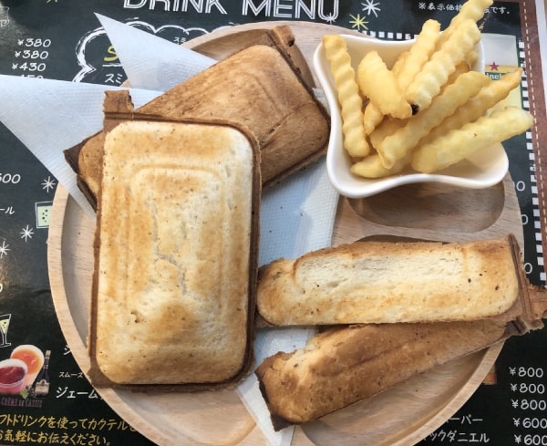 ホットサンドがメインのカフェです