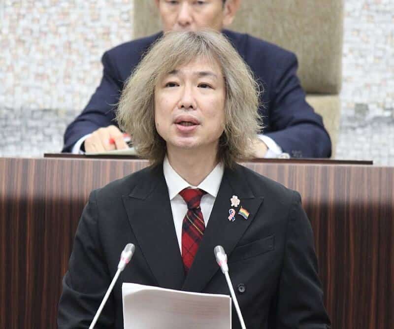 質問に立つ藤野英明