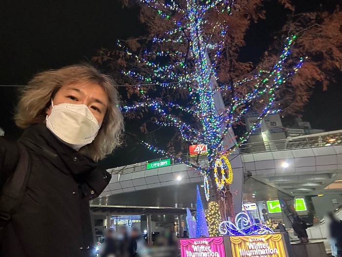 臨時議会が終わって帰路につく藤野英明