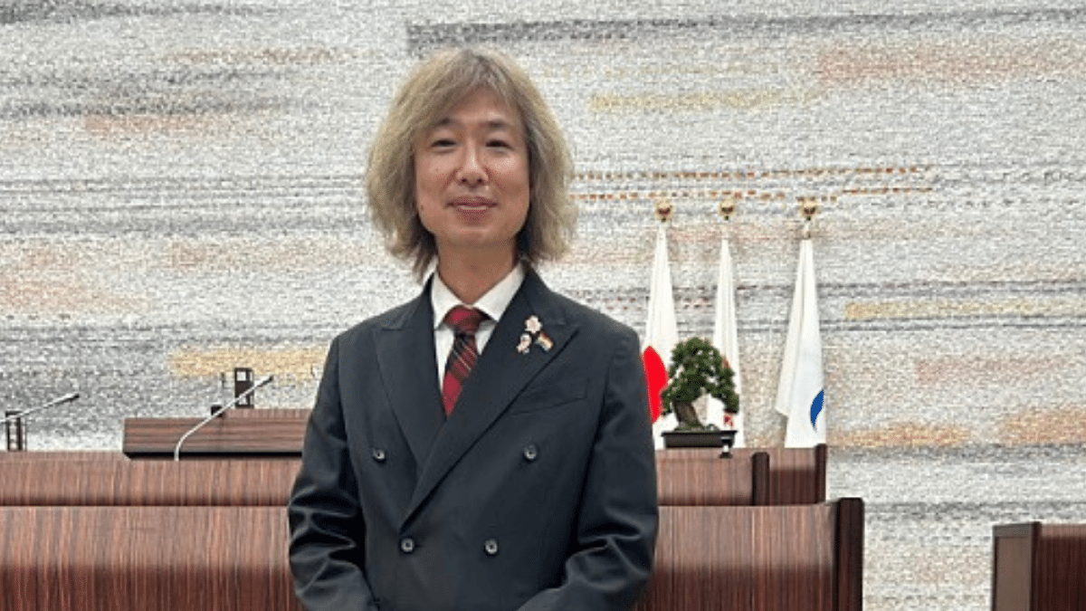 2025年の議会を終えて挨拶をする藤野英明