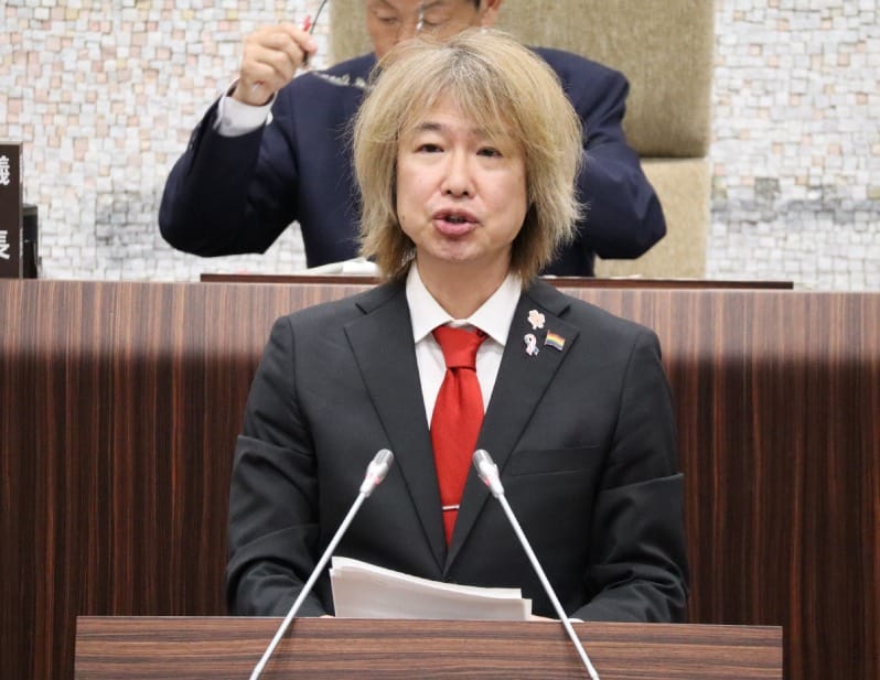 2026年6月議会で一般質問に立つ藤野英明横須賀市議会議員