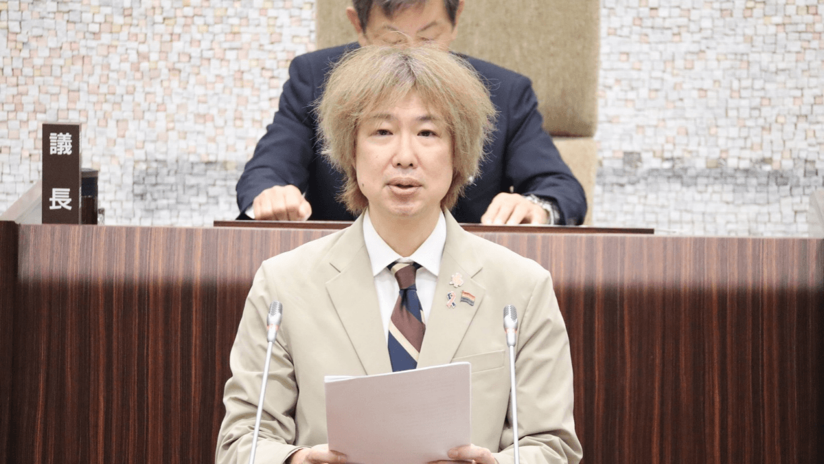 2026年9月議会の一般質問に立つ藤野英明