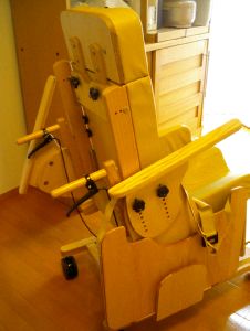木製の車椅子